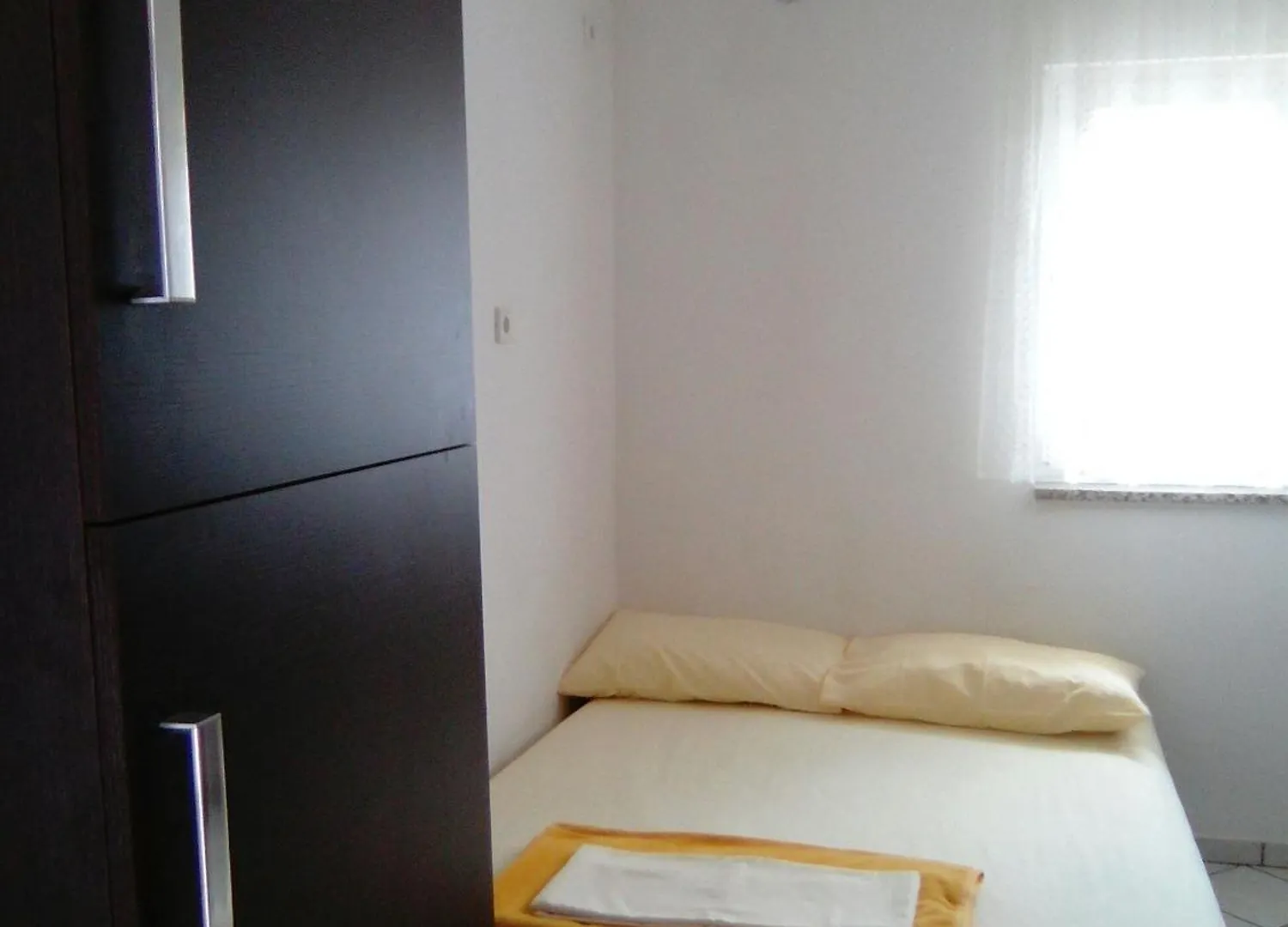 Apartments With A Parking Space Novi Vinodolski - 15292 0*,