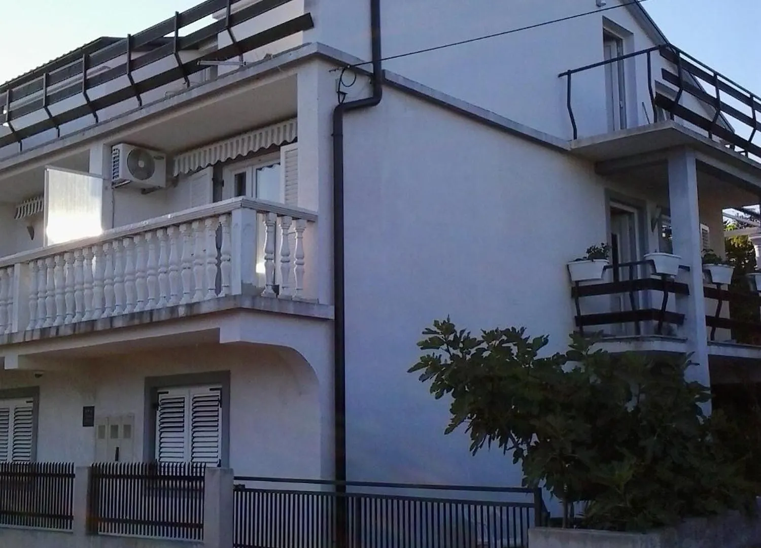 Apartments With A Parking Space Novi Vinodolski - 15292